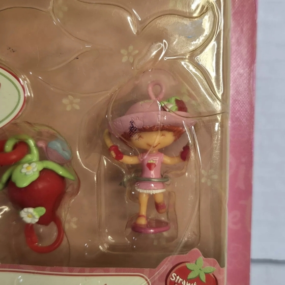 Vintage Bandai Strawberry Shortcake Berry Sweet Wearables Keychain Jumpin' Fun - Picture 3 of 5